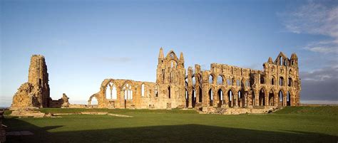 Whitby Abbey, Một Biểu Tượng Lịch Sử Rự Dựng Trên Những Vách Đá Thấp Từ Thời Trung Cổ!